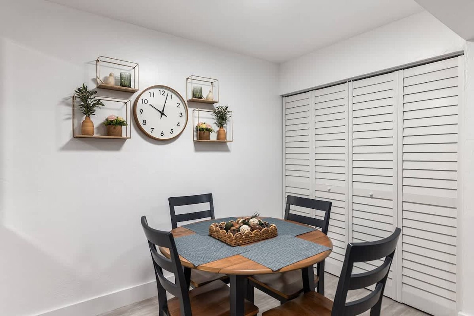 Building Photo - 2360 SW Archer Rd