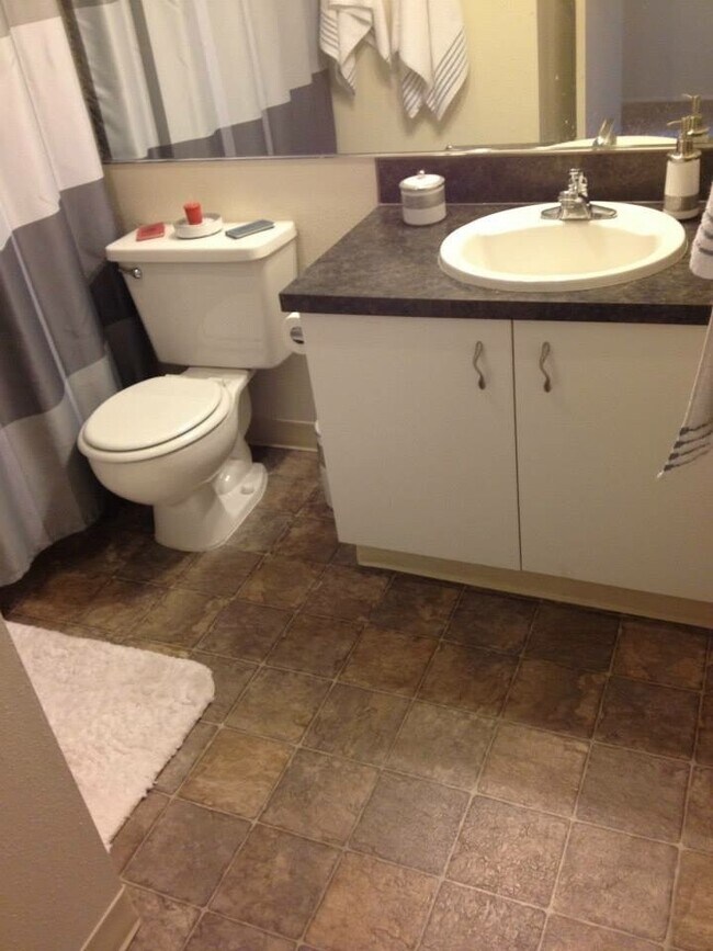 Building Photo - Beautiful Townhome Style Condo Harbour Pointe / Mukilteo