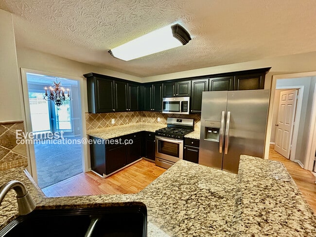 Building Photo - Limited Time Special Offer / Spacious 4 Bedroom Home in Suwanee / Large Yard / Pet Friendly