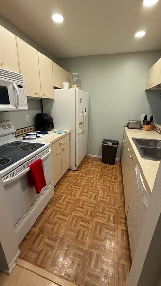 Building Photo - 3640 59th Ave W