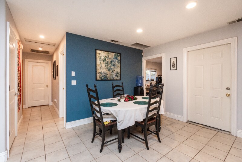 Building Photo - 2304 Michigan Blvd