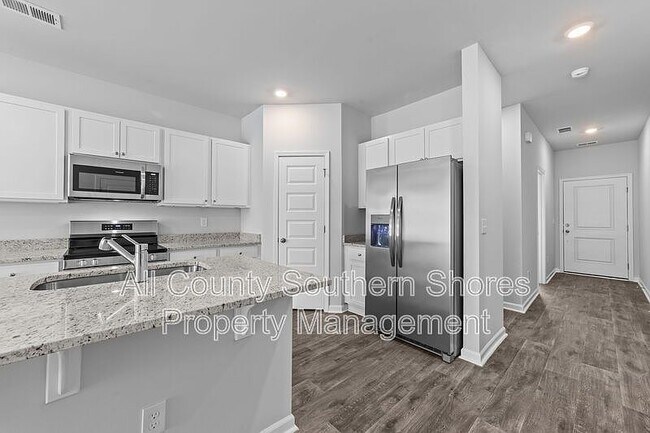 Building Photo - 136 Talladega Dr