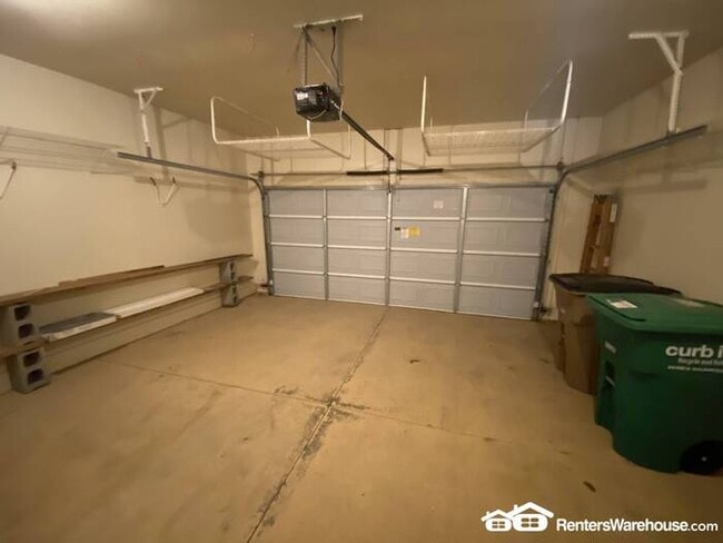 Building Photo - 3 bedroom/3 bath Townhome in Norwalk for Rent