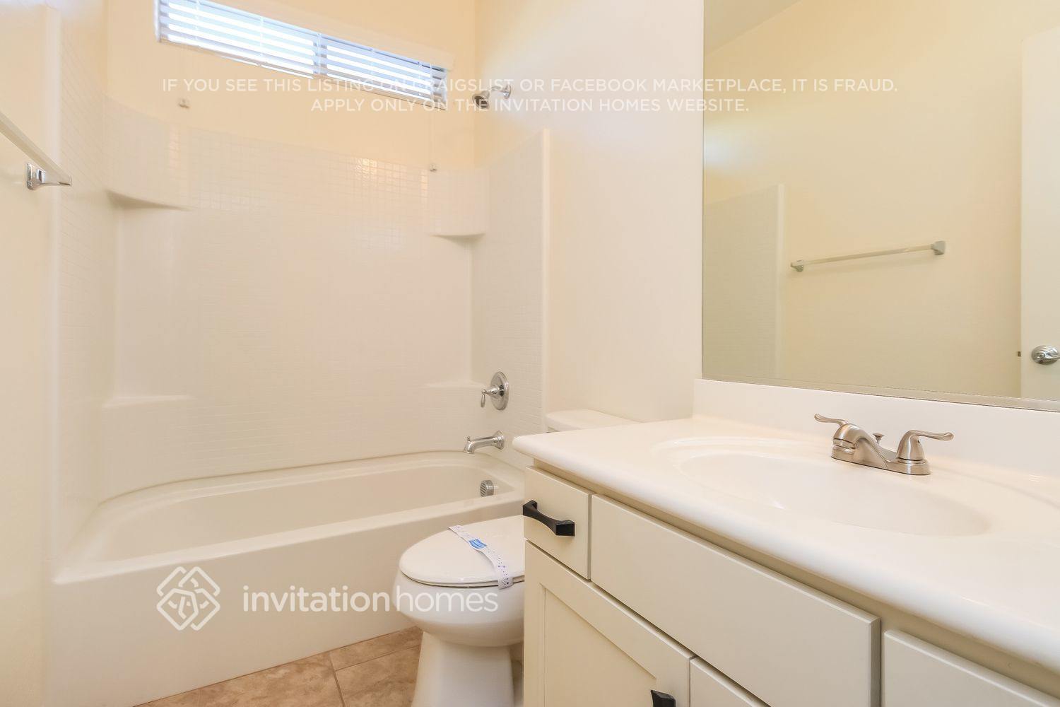 Building Photo - 3361 N Los Alamos