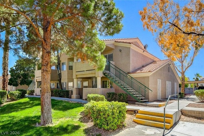 Building Photo - 2216 Benmore St