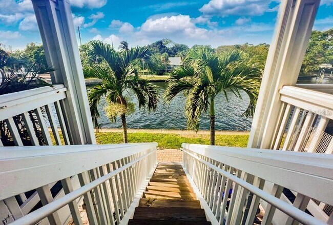 Building Photo - 3889 Pompano Dr SE