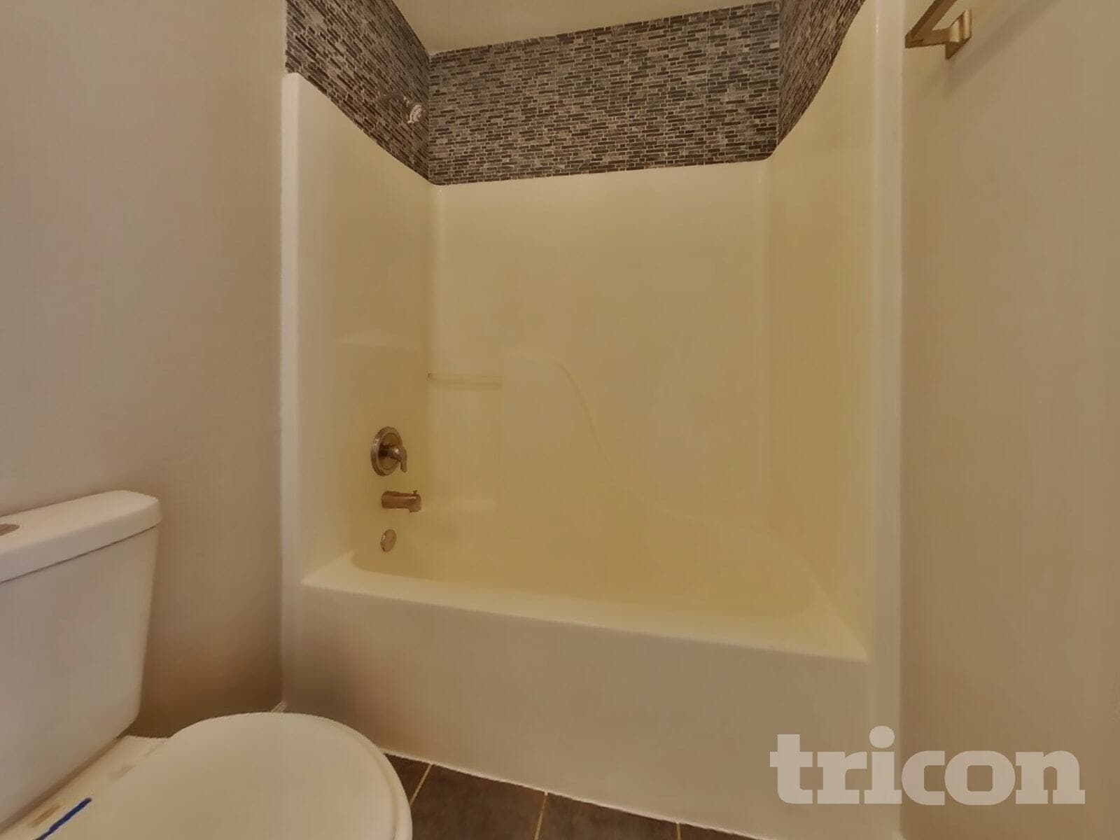 Building Photo - 824 Daybreak Dr