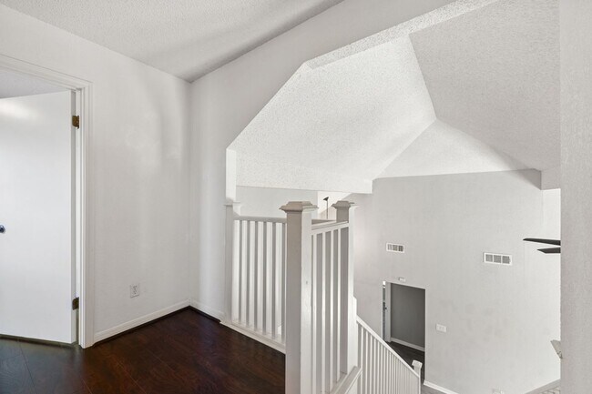 Building Photo - 2109 Boxwood Path