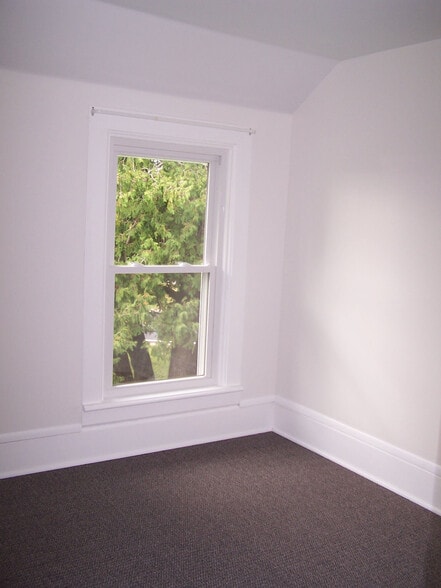Small Upstairs Bedroom - 38545 County Road 104