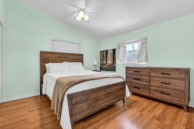 Building Photo - 612 Mockingbird Dr