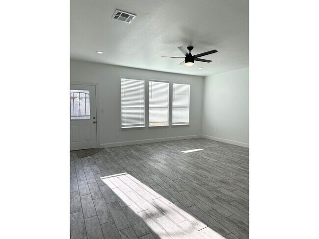 Building Photo - 7710 Darnay Dr