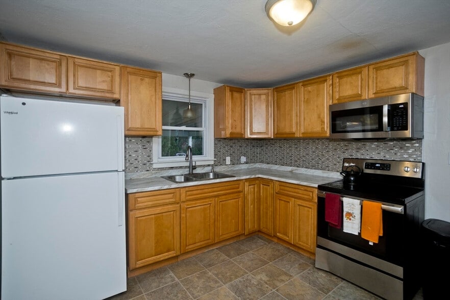 Building Photo - 30 Yale St