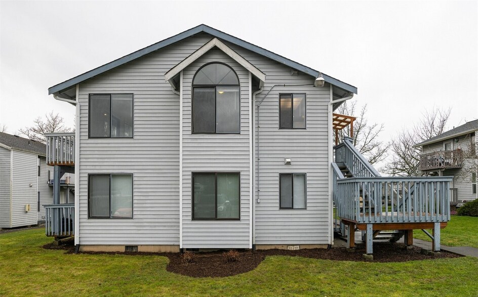 Building Photo - 2324 Valencia St