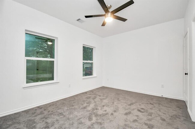 Building Photo - 8406 Parnell St