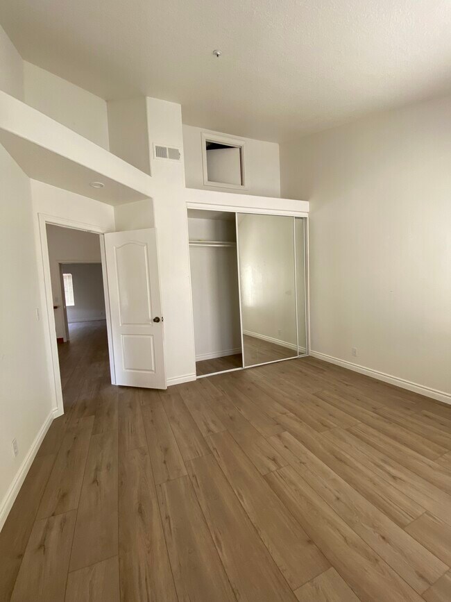 Another viewpoint of Bedroom 3 - 915 W Arrow Hwy