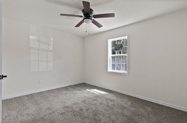 Building Photo - 5031 Mallow St