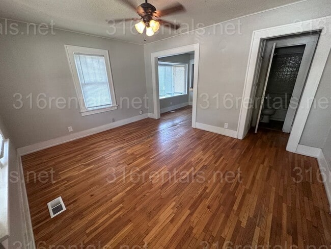 Building Photo - $895- 2 bed 1 bath - Single Family Home
