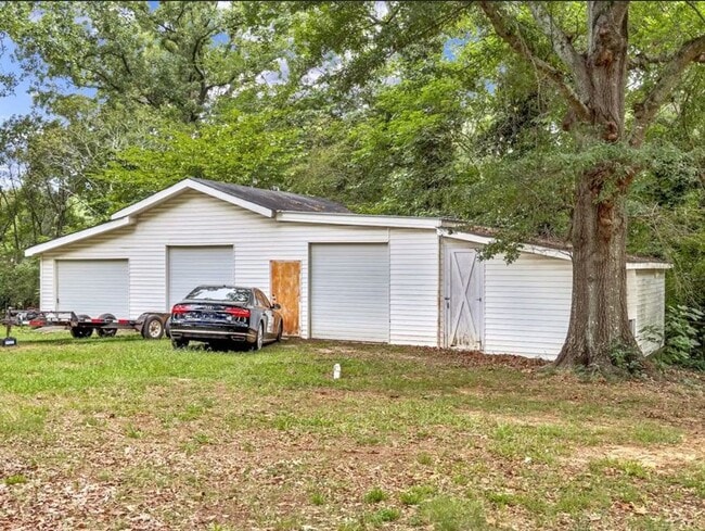 Building Photo - 2794 Lake Harbin Rd