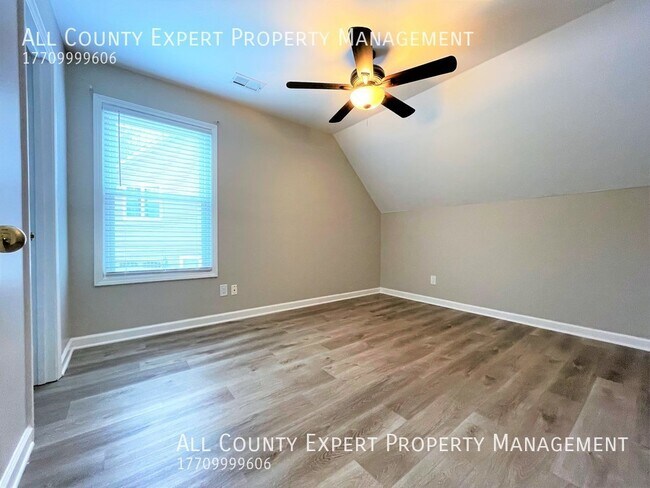 Building Photo - 1635 River Oak Dr