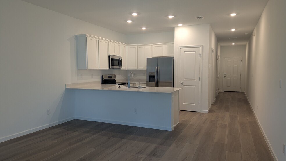 Building Photo - 577 Holly Lakes Dr