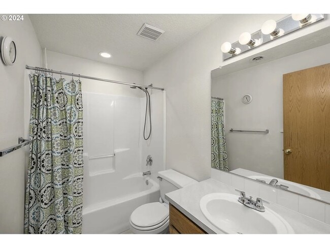 Building Photo - Stunning 4 Bedroom Home in Bethany!
