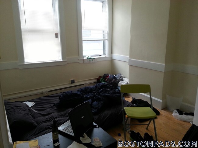 Building Photo - 161 Endicott St