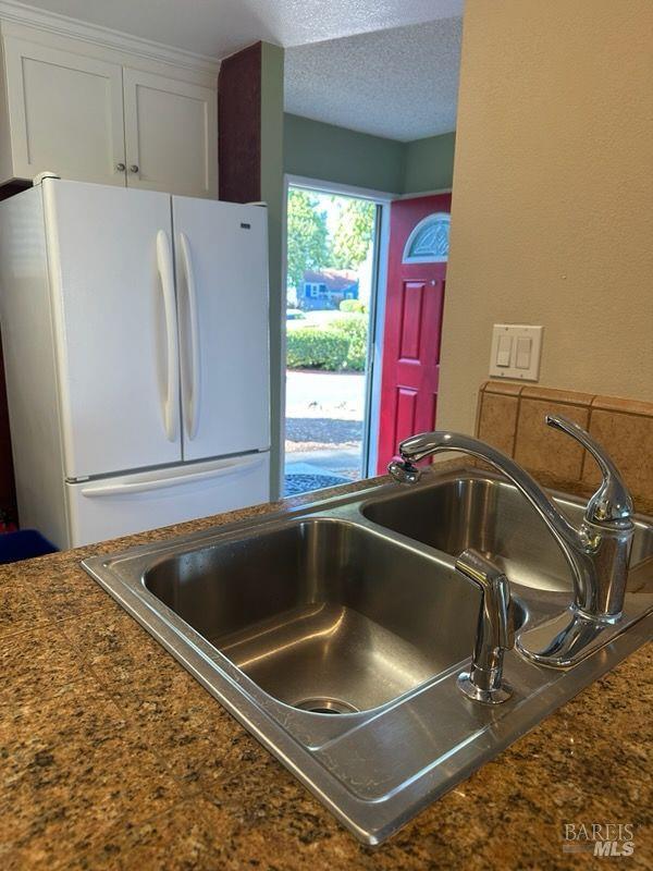 Building Photo - 5053 Country Club Dr