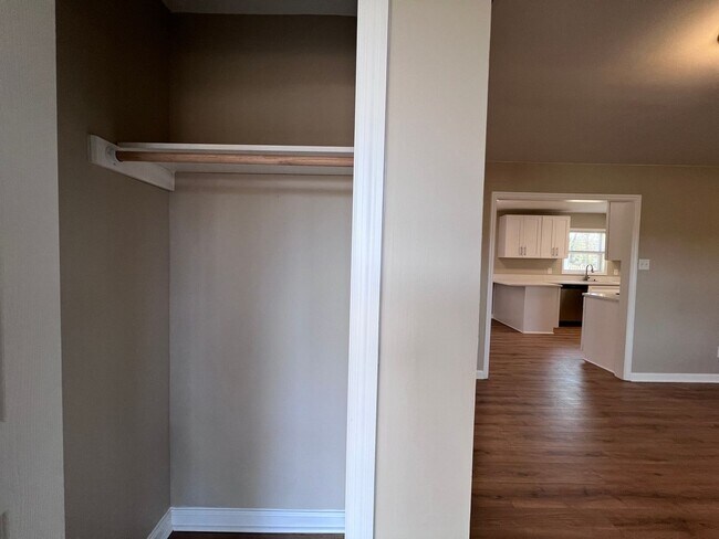 Building Photo - 3 Bedroom 2 bath home in downtown Port Wentworth