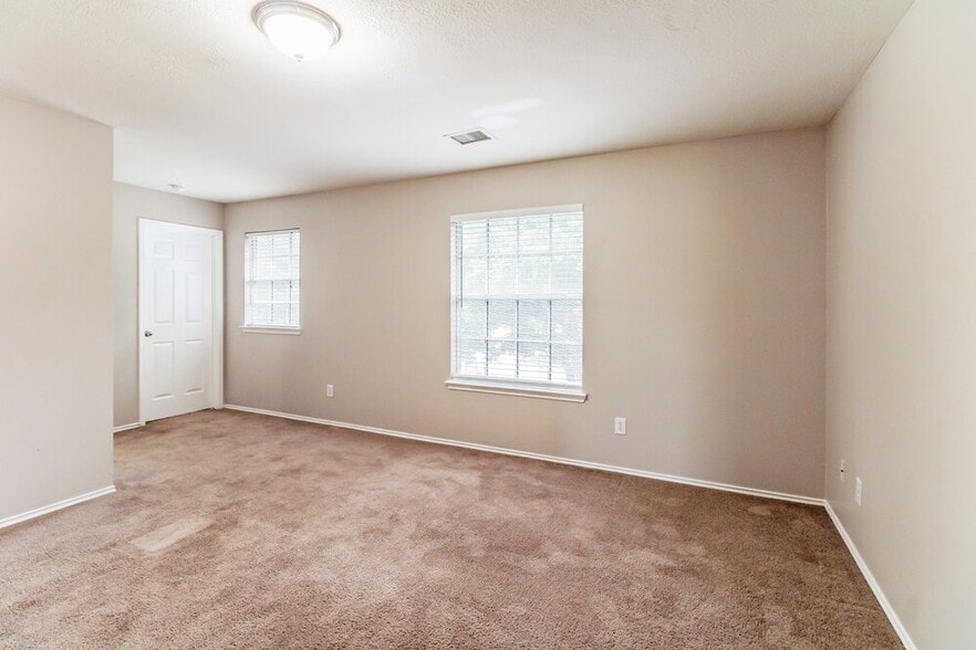 Building Photo - 3923 Rolling Springs Ln