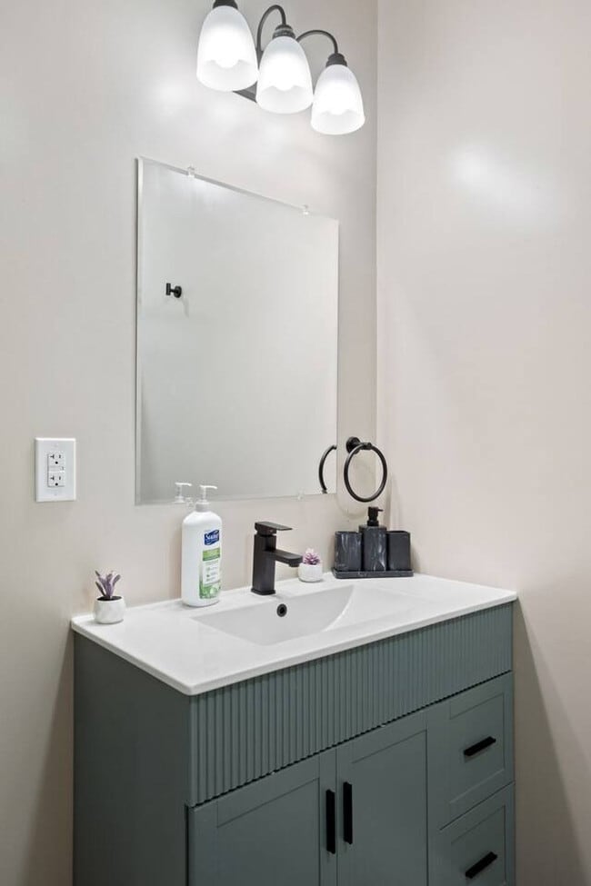 Building Photo - 1523 S East St