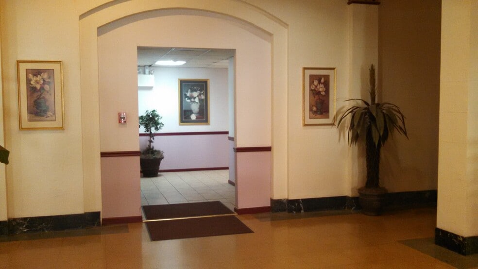 224 East King Street Entrance Lobby - 221 E Mifflin St