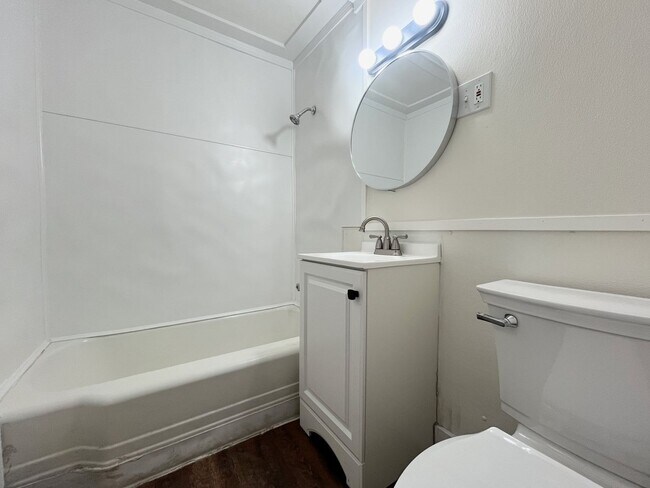 Building Photo - 46 Hawley St