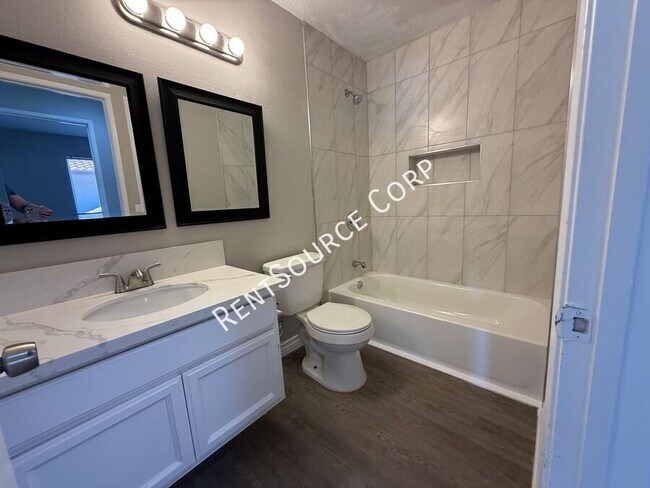 Building Photo - 40055 Castana Ln
