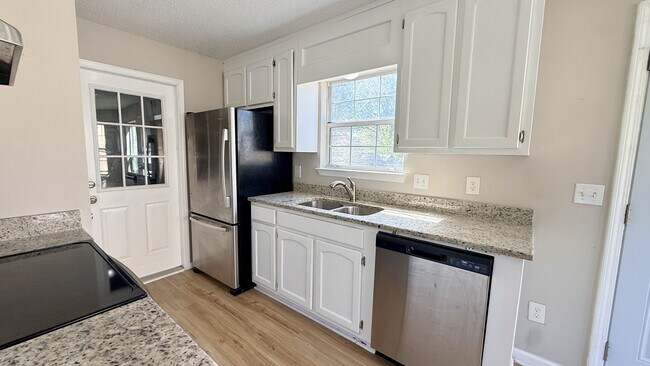 Building Photo - 2531 Clovis Rd SW