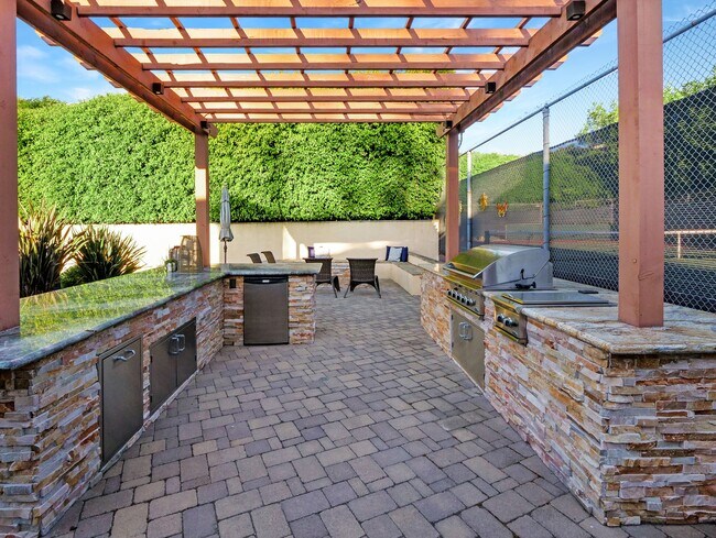 Building Photo - 30256 Avenida Selecta