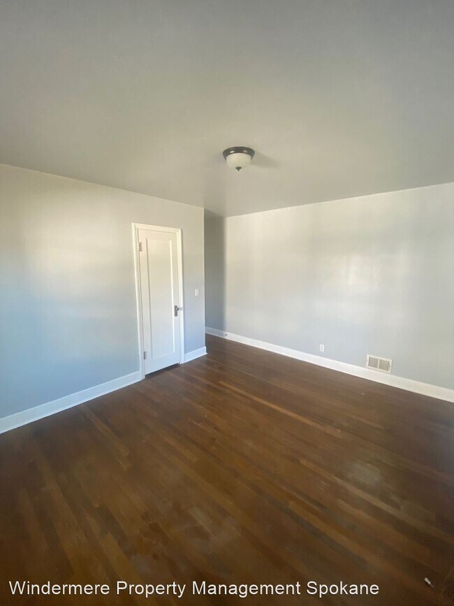 Building Photo - 5 br, 2.5 bath House - 1528 W Augusta ave