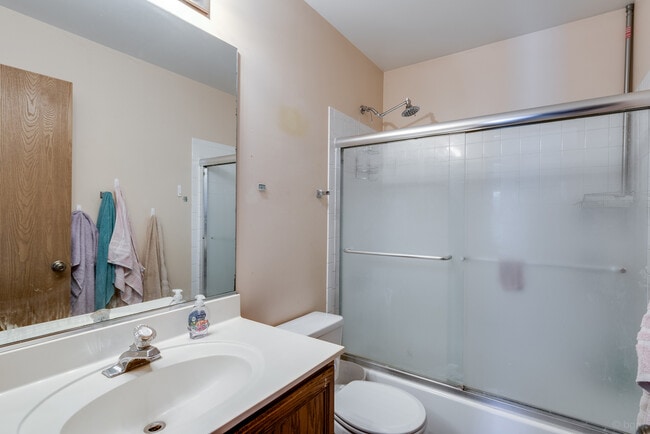 Building Photo - 2844 Skylane Dr