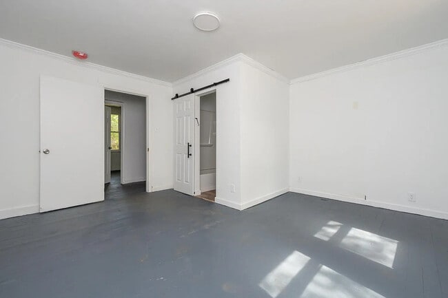 Building Photo - 408 Dickens Ave