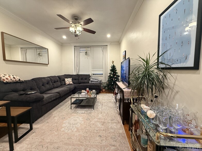 Building Photo - 65 Park Dr