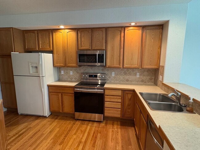 Building Photo - Spacious and Open 3BD/2BA House In Longmont!
