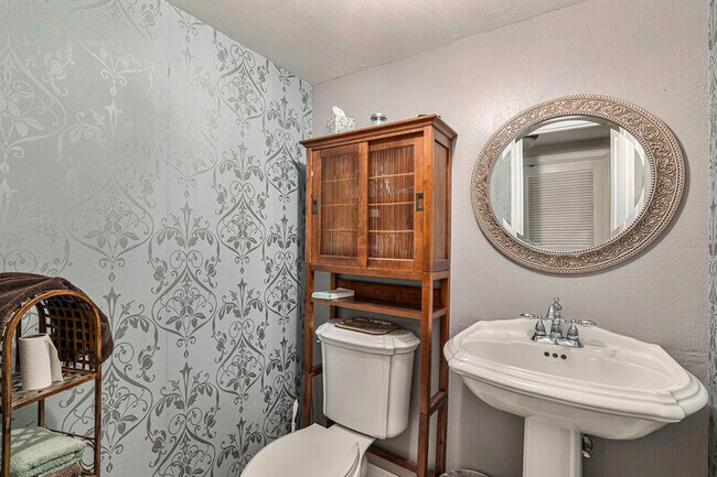 Building Photo - 705 Grey Eagle Cir N