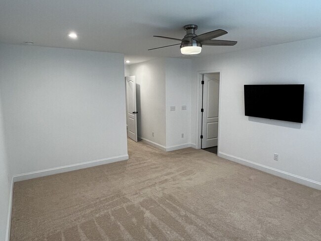 Building Photo - Spacious 5 Bed home in Stallings