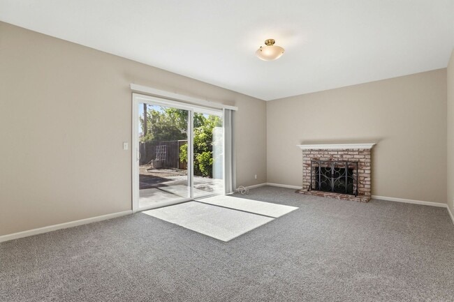 Building Photo - Wow! What a Great Home! Available Now!