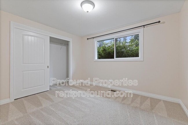 Building Photo - 5860 SW 191st Ave