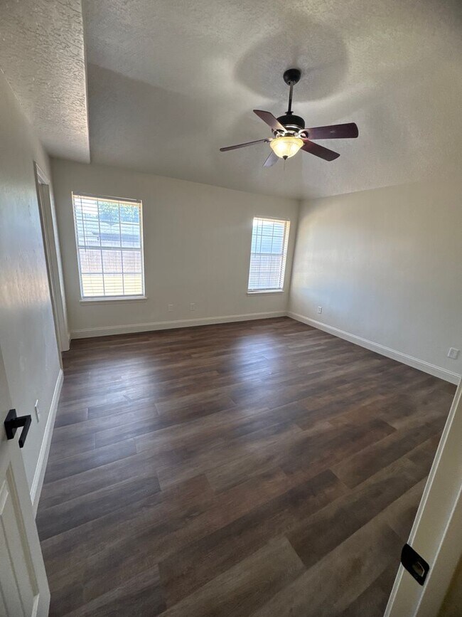 Building Photo - LIVE IN LUXURY Beautiful 4-bedroom, 2-bath Home