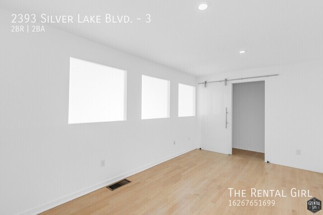 Building Photo - Spacious Silver Lake Townhome | Multi-Leve...