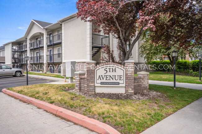 Building Photo - 909 N 500 W