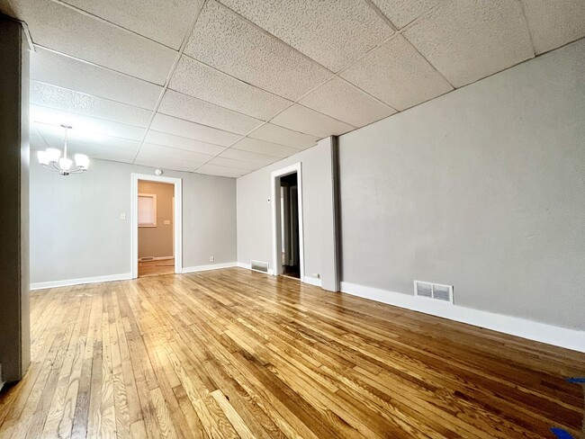 Building Photo - Three Bedroom Home in Muskegon