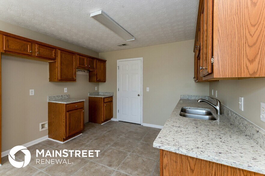 Building Photo - 55 Amber Way