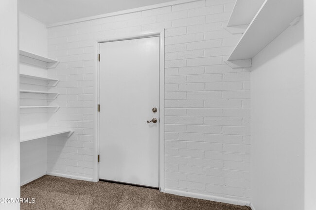 Building Photo - 517 E Hermosa Dr